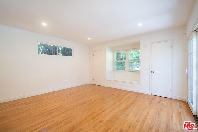 Building Photo - 2201 Coldwater Canyon Dr