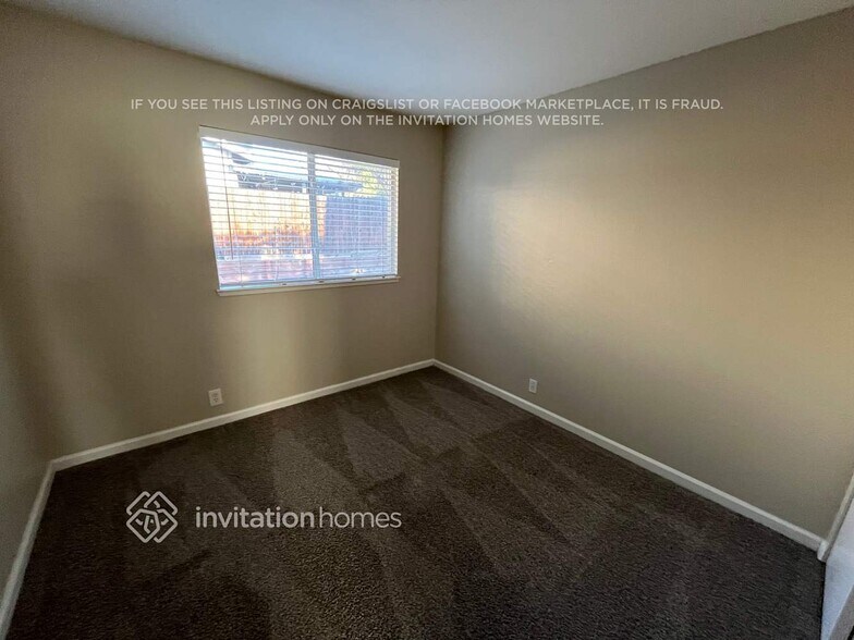 Building Photo - 529 Oakborough Ave