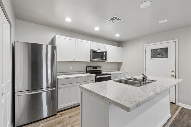 Building Photo - 401 Debra Ct