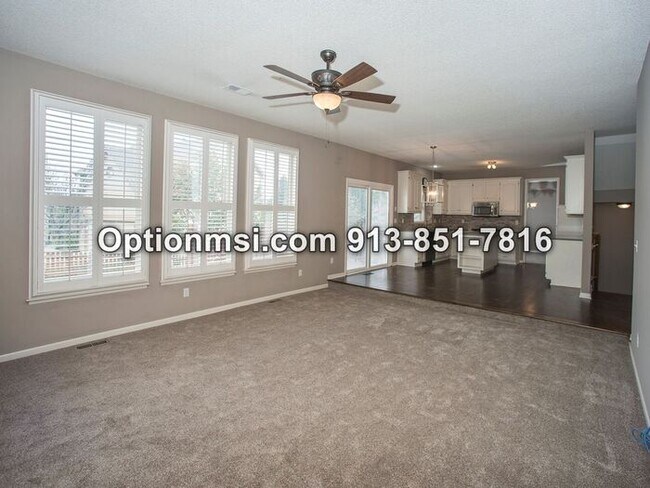Building Photo - Close to Olathe East Highschool!