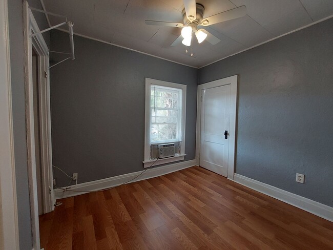 Building Photo - *1st Month's Rent Free!* 1 Bedroom 1 Bath-...