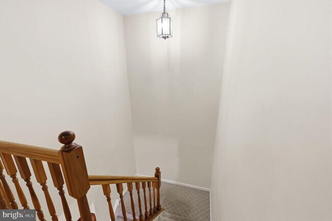 Building Photo - 44 Gaylord Ct