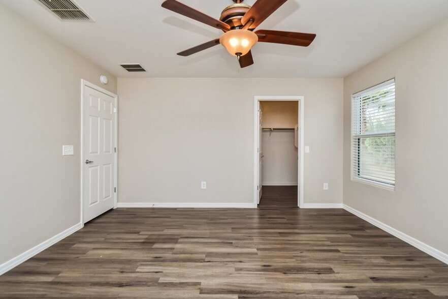 Building Photo - 1084 W Calle Del Libro Dorado