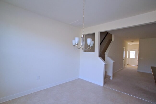 Building Photo - 135 Polaris Ave