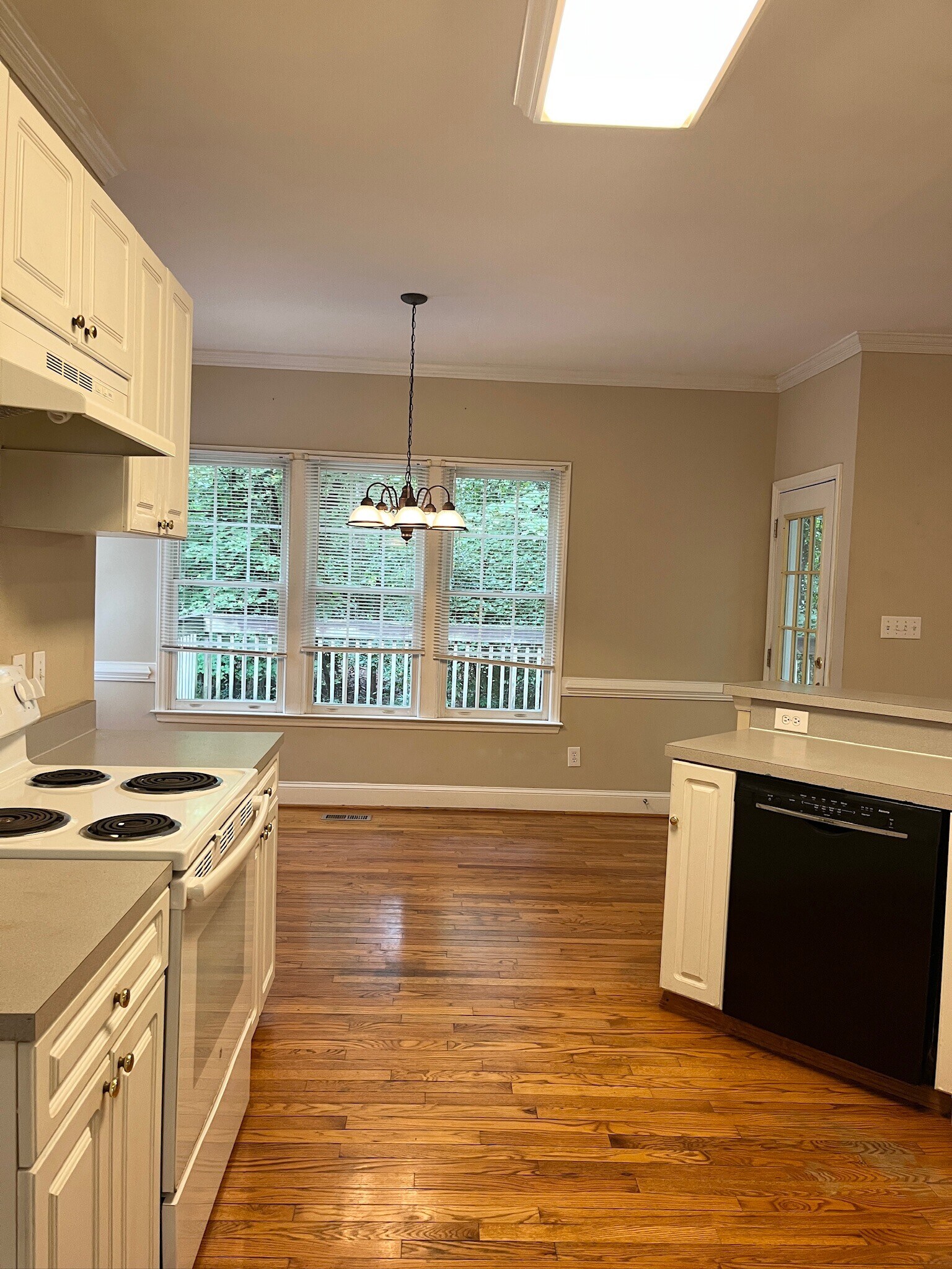 kitchen - 8601 Abbotsbury Ct