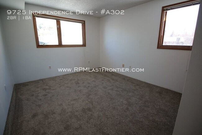 Building Photo - Top floor condo in South Anchorage!