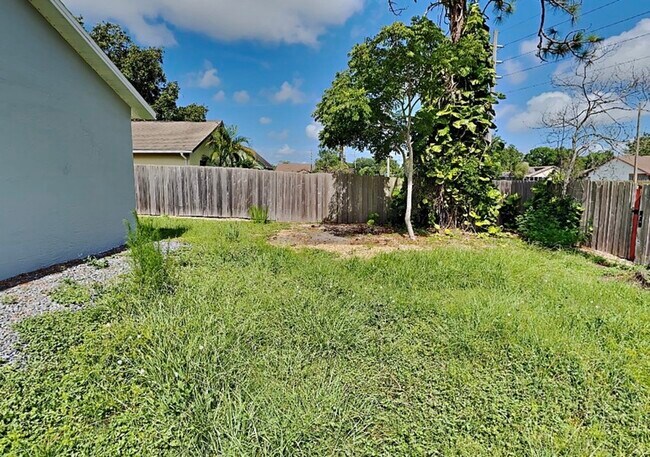 Building Photo - 1408 Sugarberry Ln
