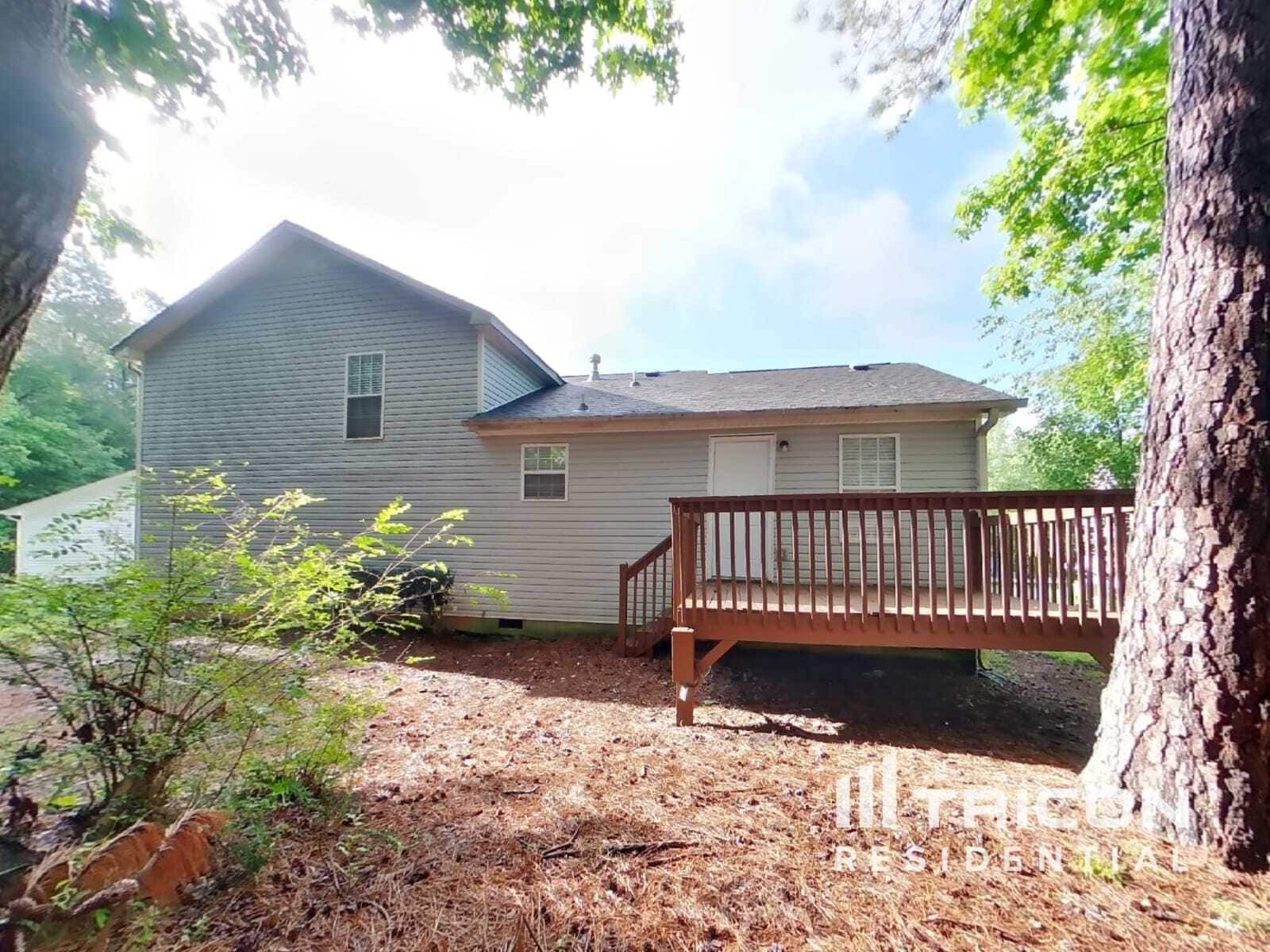 Building Photo - 622 Meadows Ct