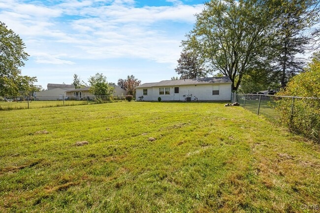 Building Photo - 8839 English Rd