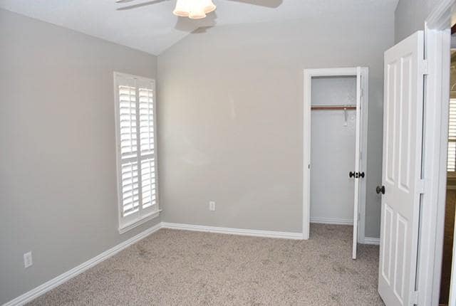 Building Photo - 208 Silver Oak Dr