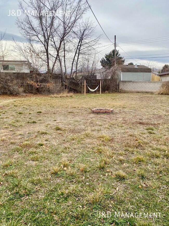 Building Photo - Beautiful Detached Single Family Home in t...