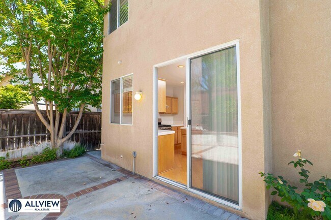 Building Photo - Beautifully Updated 4 Bedroom Single Family Home in Peaceful Glen Willow, West Irvine