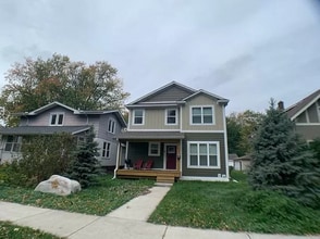 Building Photo - Available Aug 28th 2026 6 bed 3 bath for rent in popular Southeast Minneapolis neighborhood!