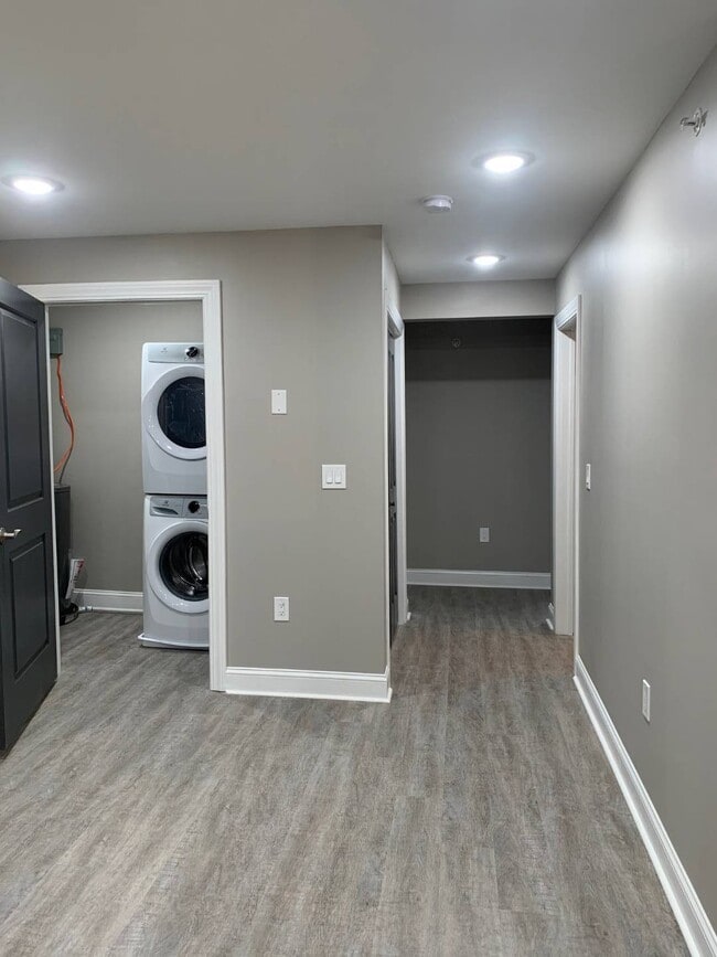 Building Photo - 29 Elk St