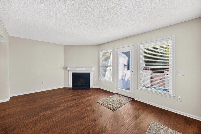 Building Photo - 850 Colony Dr