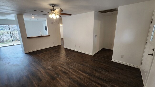 Building Photo - Charming 3bd, 2 ba Home for Rent in Arroya Vista Subdivision
