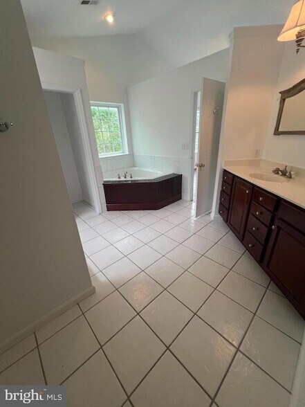 Building Photo - 20670 Bloombury Ln