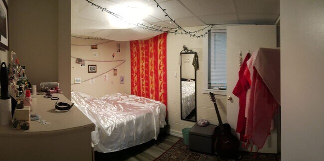 Building Photo - 3 bedroom + 2 Studies (5 person occupancy) Available August 2026; Monthly Rent $3,500