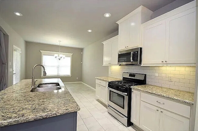 Building Photo - 2901 SW Briar Creek Ave
