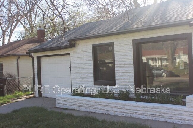 Building Photo - 670 S 69th St