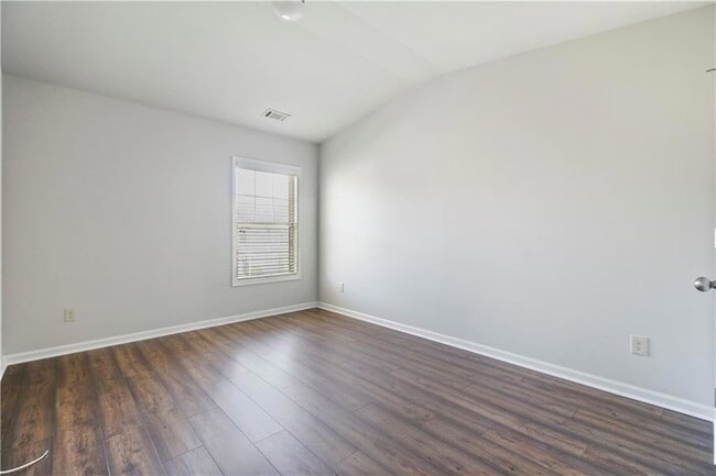 Building Photo - 5090 Breezewood Cir