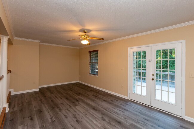 Building Photo - 3 BR, 2.5 BA Townhome in North Stafford