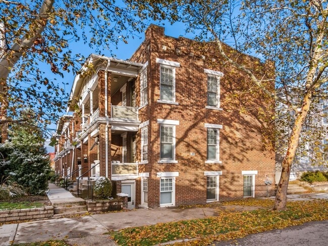 Building Photo - 26 E 2nd Ave