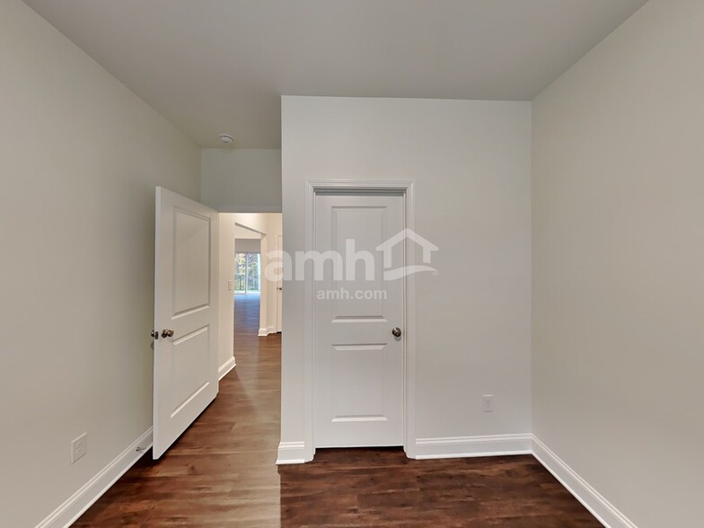 Building Photo - 7425 Garrett Ct