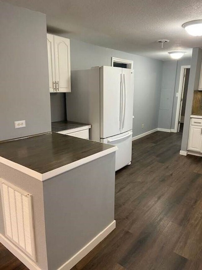 Building Photo - Single-Family Home in Hollister