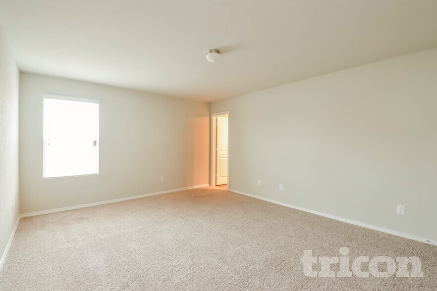 Building Photo - 9726 Marbach Gdn