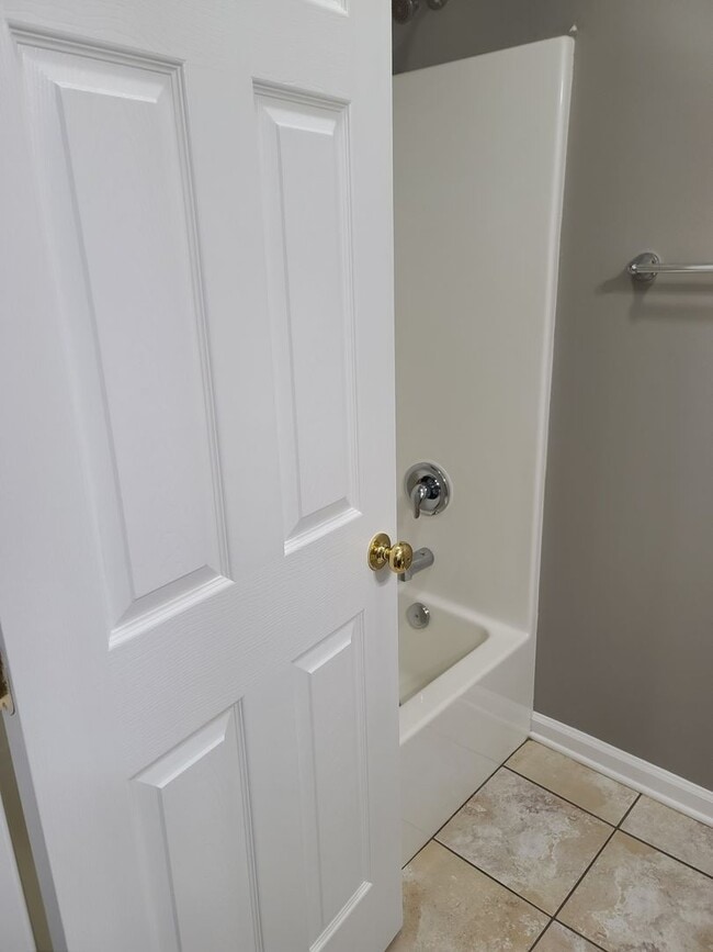 Building Photo - 3 Bedroom 2 1/2 bath Townhome for Rent in Waynesboro