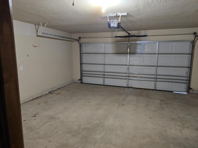 Building Photo - 902 SW 37th St