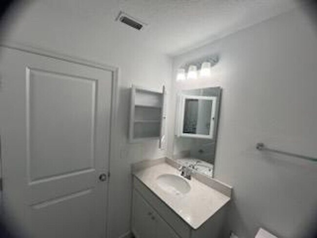 Building Photo - Townhome in Shearwater