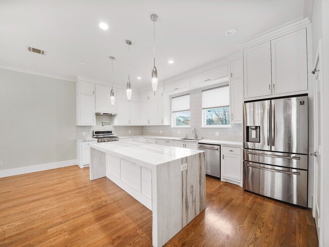 Building Photo - 1512 Thompson St