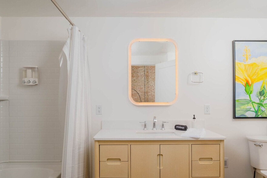 Building Photo - 125 W Wisconsin Ave