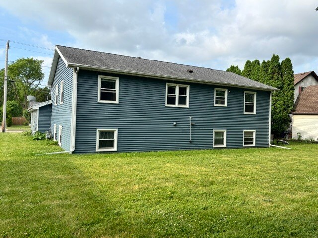 Building Photo - 1044 W 10th Ave