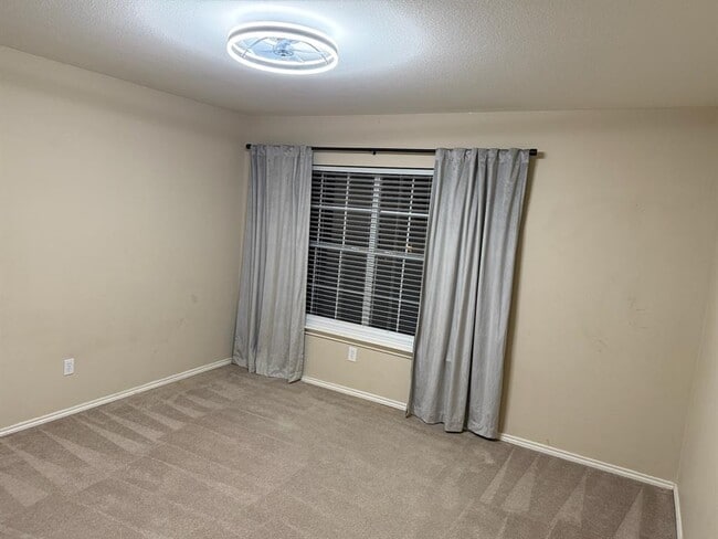 Building Photo - 1103 Water Hole Trail