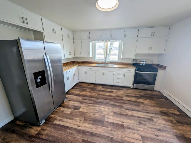 Building Photo - 2031 Blue Dr