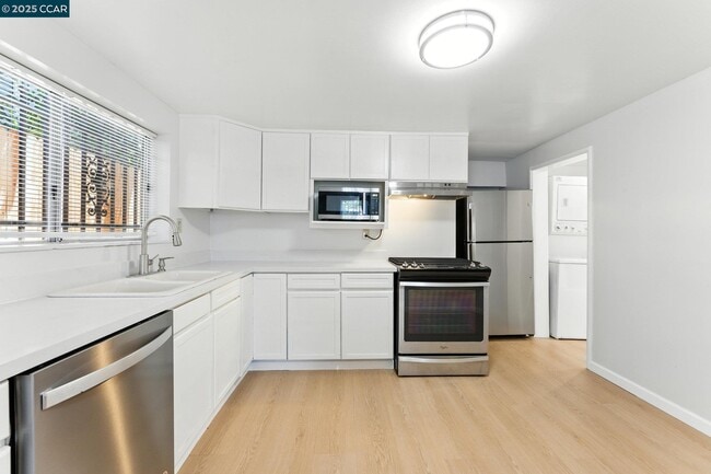 Building Photo - 1051 63rd St