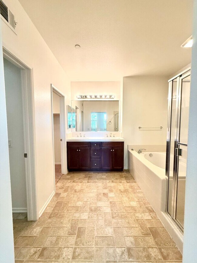 Building Photo - Spacious 3 bedroom Condo  in Portola Springs !