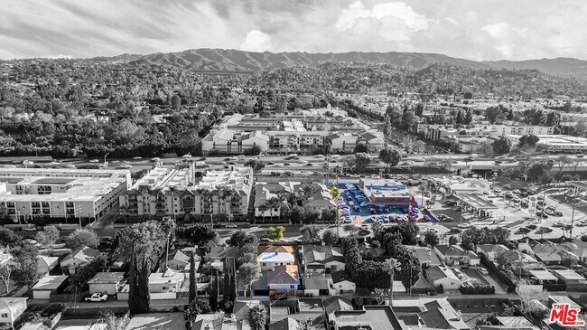 Building Photo - 17623 Burbank Blvd