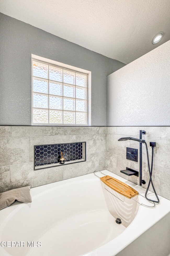 Building Photo - 7333 Golden Hawk Dr