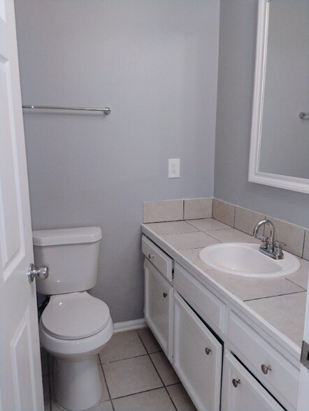 Building Photo - 12240 Jackson Rd