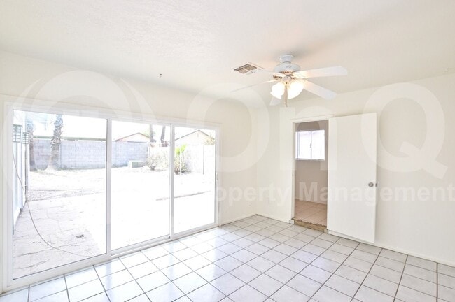 Building Photo - 4265 E Vineyard Rd