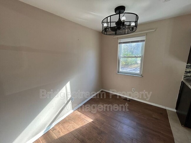 Building Photo - 1901 Hazel Ave