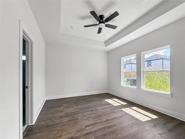 Building Photo - 6010 Bobby Burns St