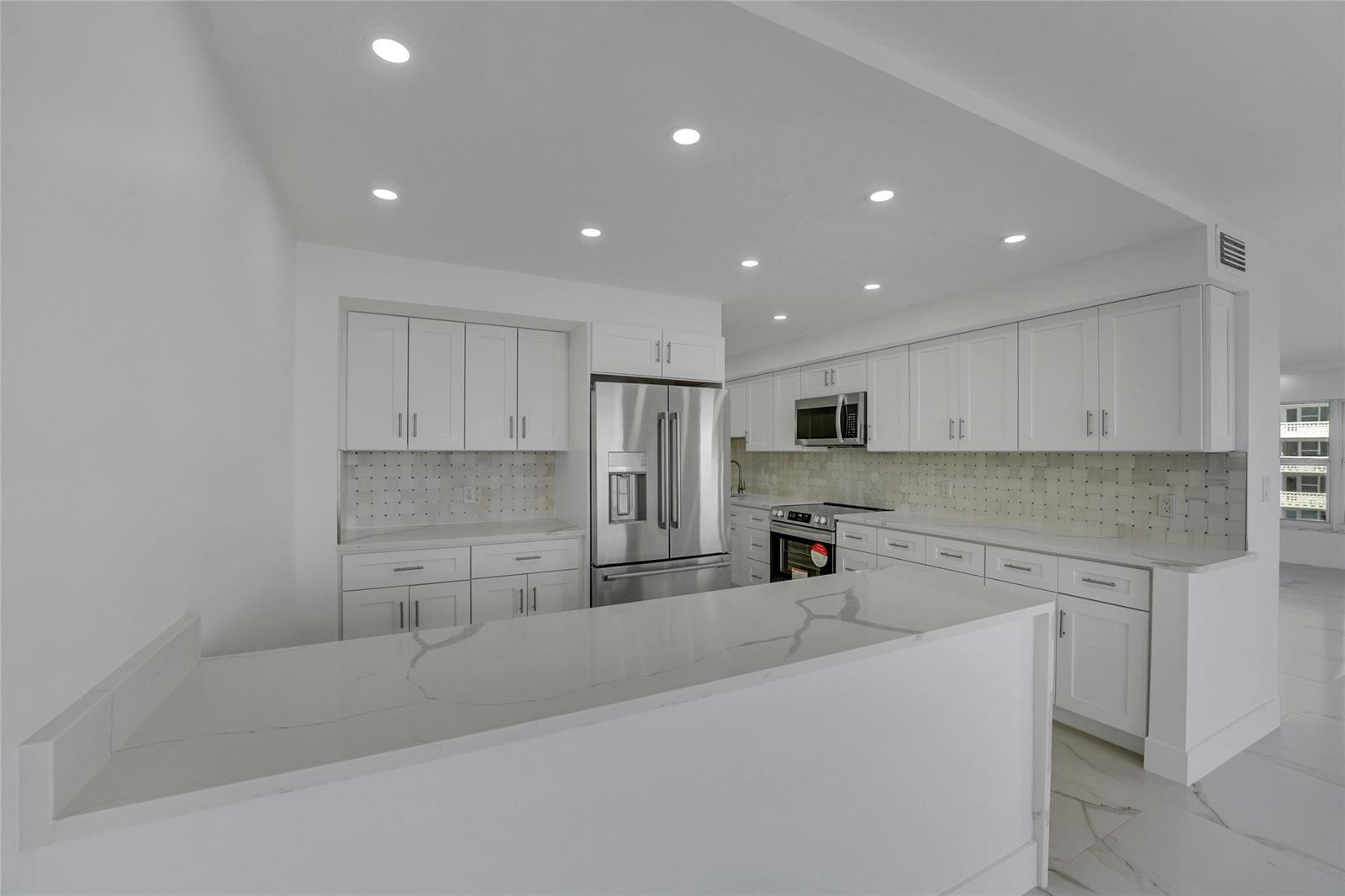 Building Photo - 3900 Galt Ocean Dr