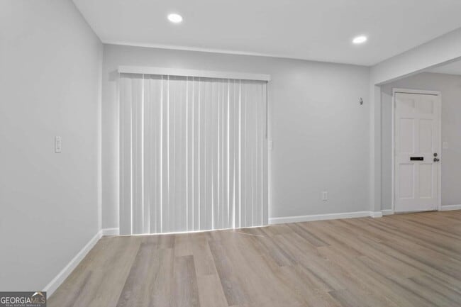 Building Photo - 2917 N Dekalb Dr