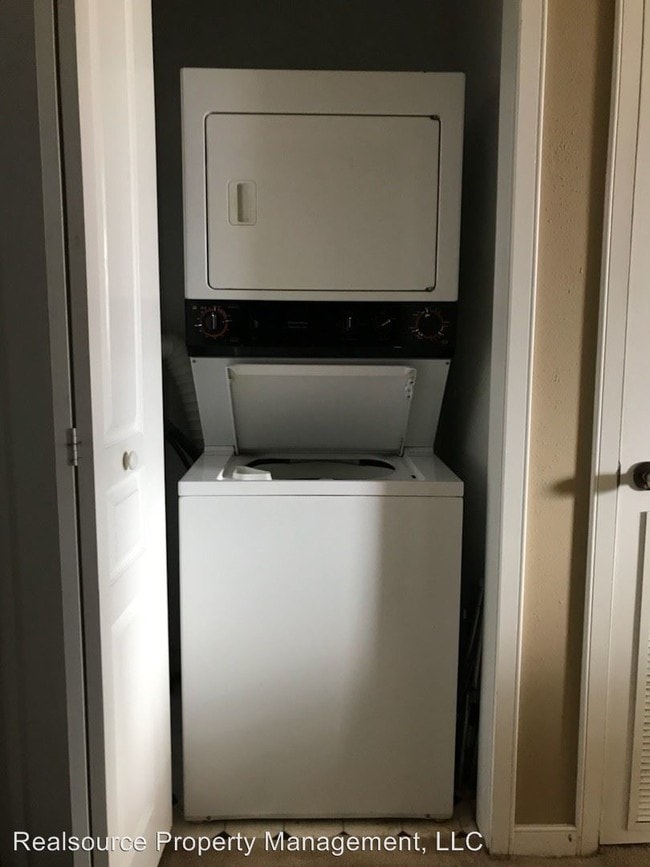 Building Photo - 600 Market St