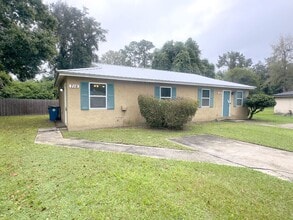 Building Photo - 2Bed/ 1 Bath Apartment Available NOW in Jacksonville!